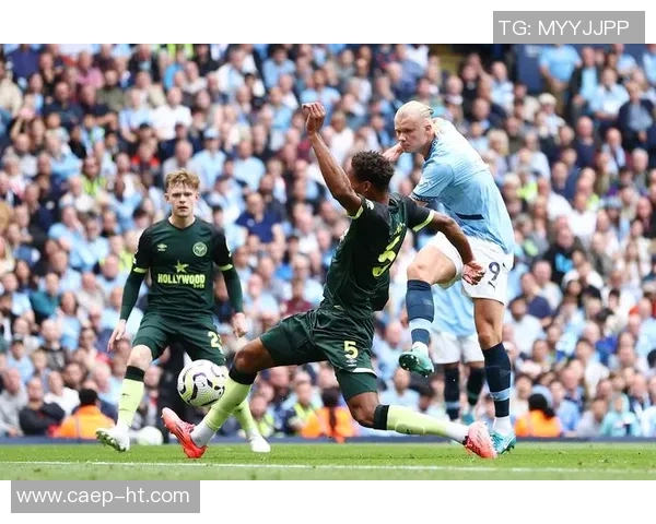 英超激战：多特蒙德与尤文图斯战成平局补时进球引发全场狂欢