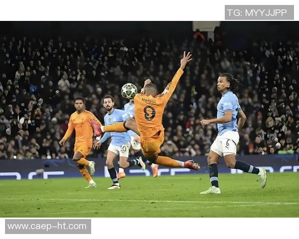 足总杯决赛：皇马狂胜曼联五球大捷引发热议与反思