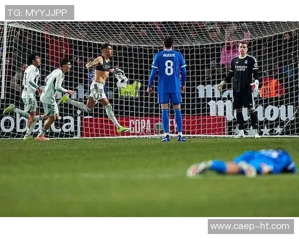 国王杯惊天冷门AC米兰补时绝杀巴萨全场沸腾